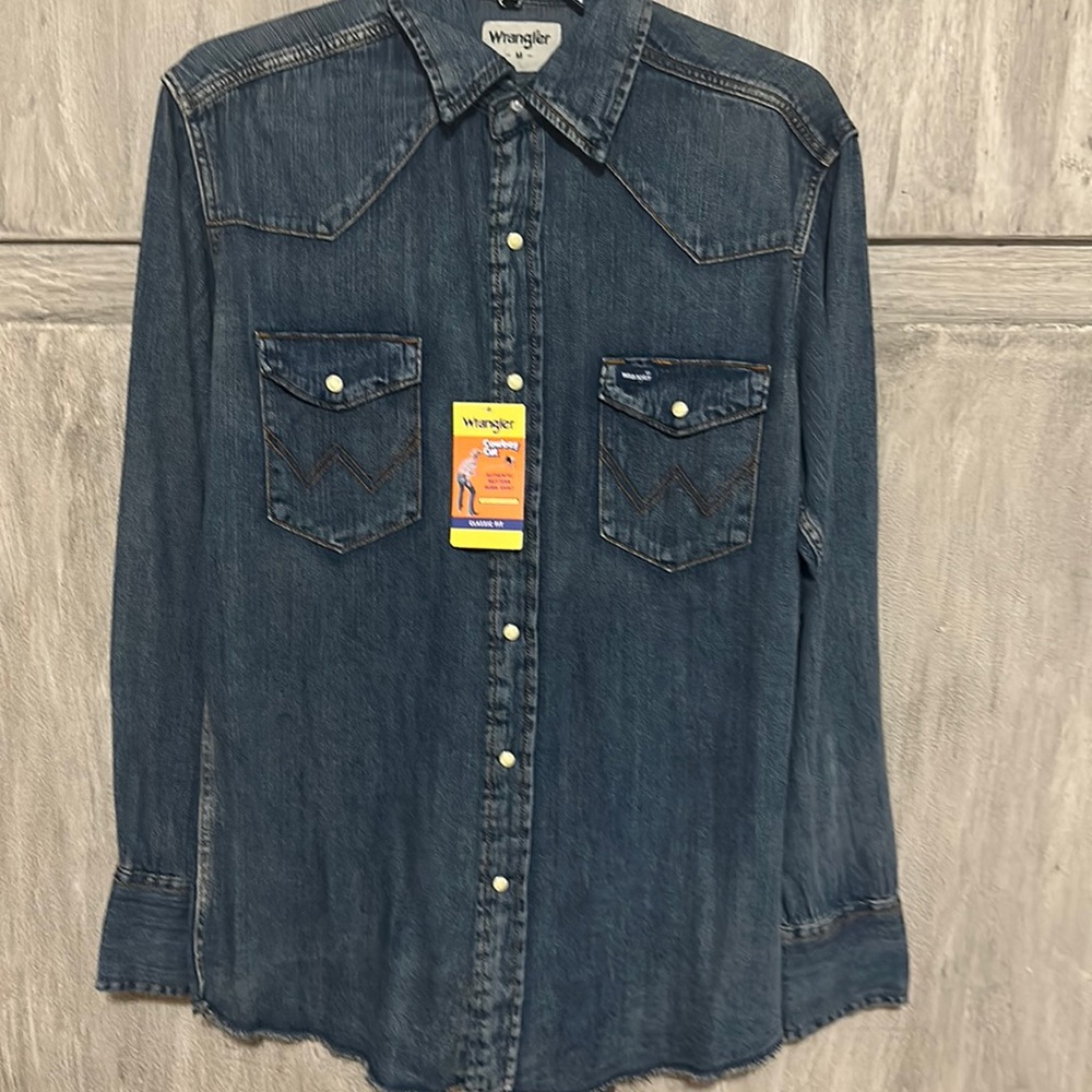 New with tags wrangler denim shirt